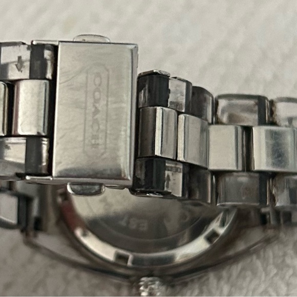BEAUTIFUL WOMENS —COACH —WATCH - Picture 10 of 11